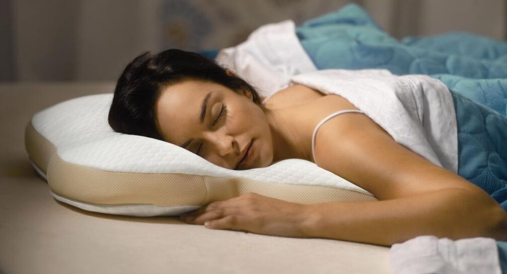 sleeping on an orthopedic pillow to treat cervical spondylosis