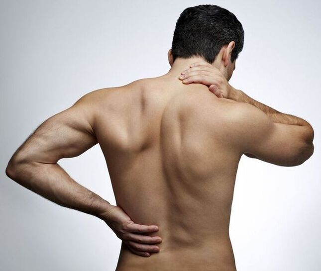 Long-term pain below the left shoulder blade in men, need to see a specialist